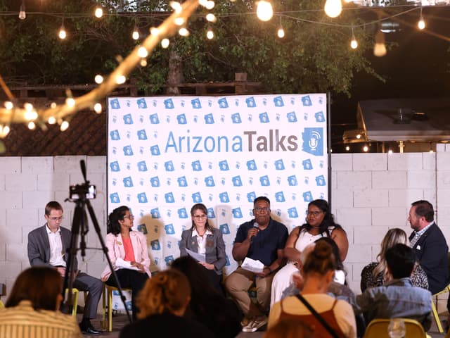 "Matt Beienburg, Priya Sundareshan, Lisa Fink, Darrell Hill, Lindsay Love & Barry Markson" by Gage Skidmore / Flickr, CC BY-SA 2.0. Source: https://www.flickr.com/photos/gageskidmore/54503360117/ License: https://creativecommons.org/licenses/by-sa/2.0/ Flickr photo ID: 54503360117. Original file; no modifications.