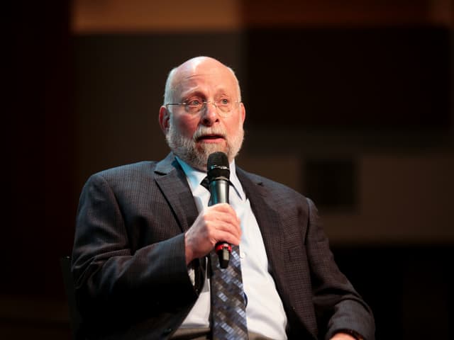 "Jeffrey Singer" by Gage Skidmore / Flickr, CC BY-SA 2.0. Source: https://www.flickr.com/photos/gageskidmore/24435909678/ License: https://creativecommons.org/licenses/by-sa/2.0/ Flickr photo ID: 24435909678. Original file; no modifications.